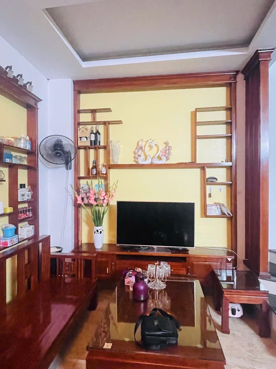 Bán nhà Bồ Đề – 42m², 4 tầng, ô tô qua nhà, gần mặt phố, tiện ở ngay