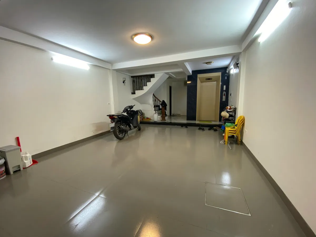 Bán Nhà Tân Mai. Hoàng Mai. 8 Tầng Thang Máy. Ô Tô. DT 51m2. MT 5m. Giá 24.7 Tỷ