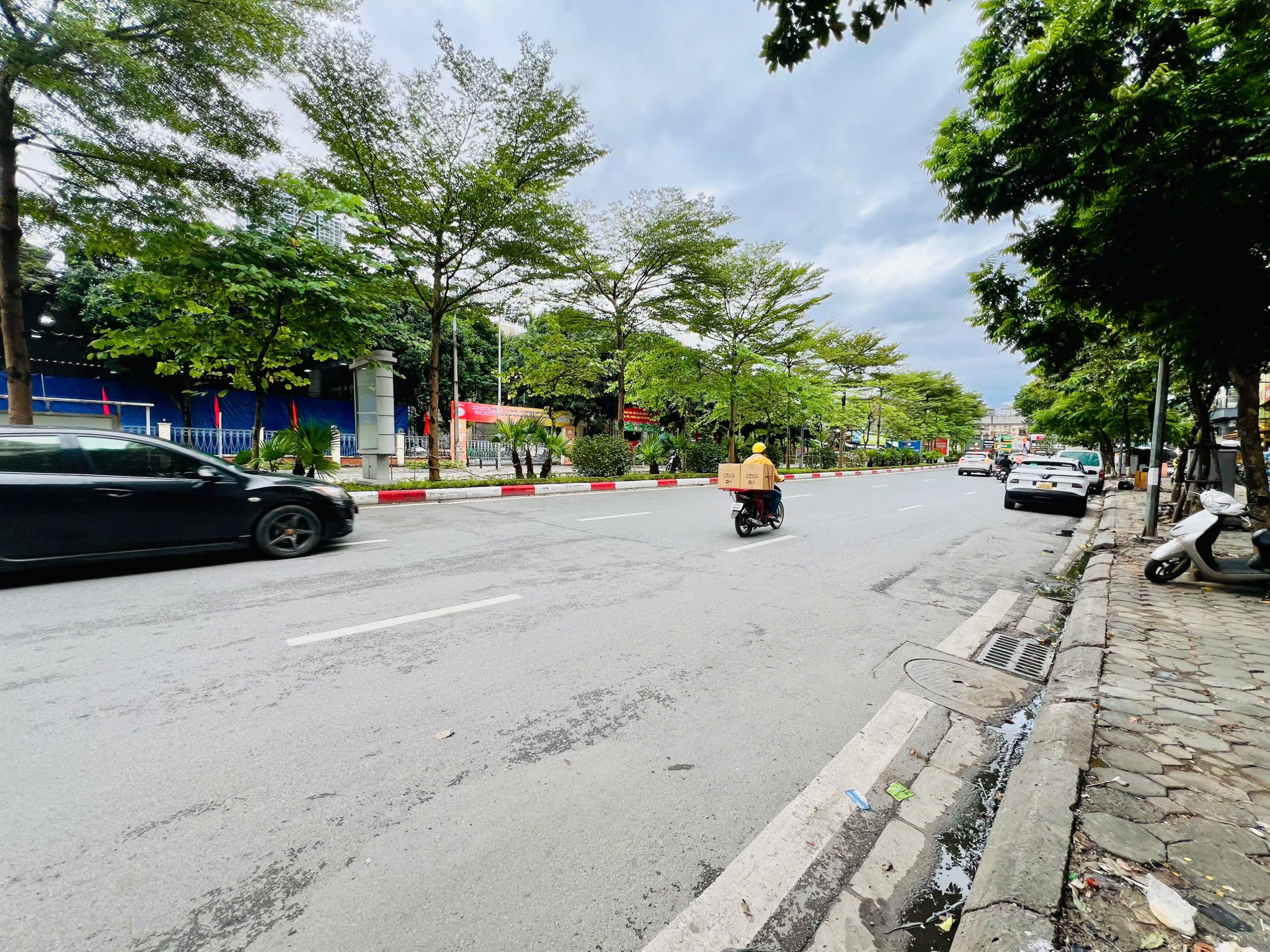 Chính chủ cho thuê nhà 50m x 5 tầngmặt phố Nguyễn Phong Sắc - Cầu GIấy