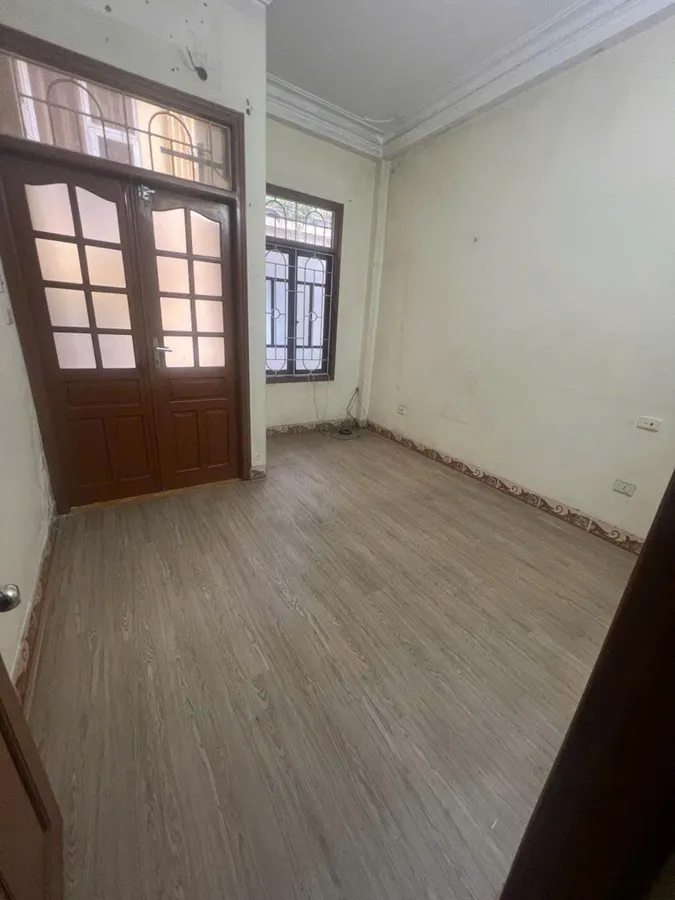 Bán Nhà Lạc Long Quân. Cầu Giấy. Ô Tô. DT 42m2. MT 3.7m. 4 Tầng. Giá 13 Tỷ.