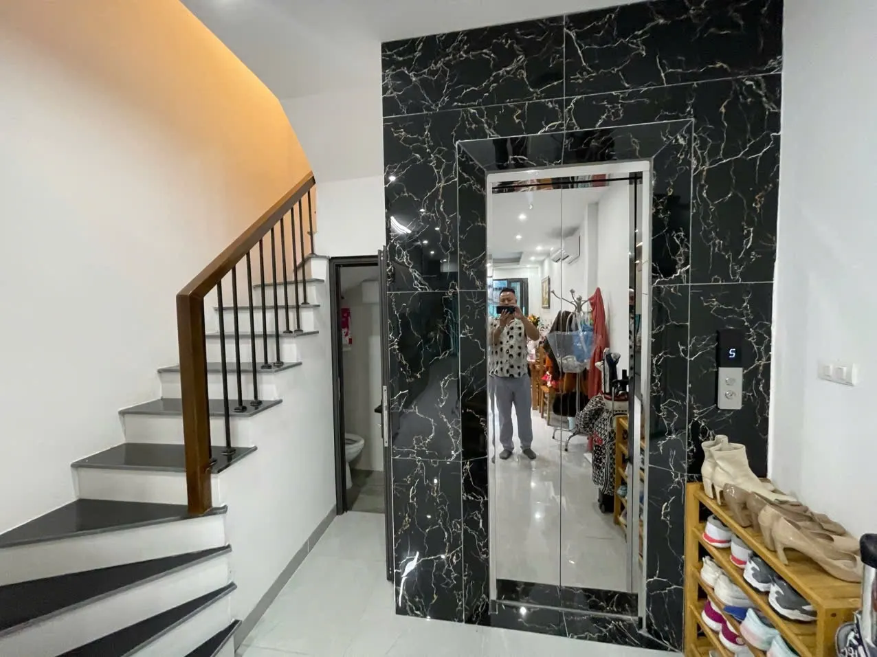 Bán nhà Kim Ngưu 35/42m2. 5 tầng. mătj tiền 3.7m. giá 13.6 Tỷ Hai Bà Trưng Hà Nội