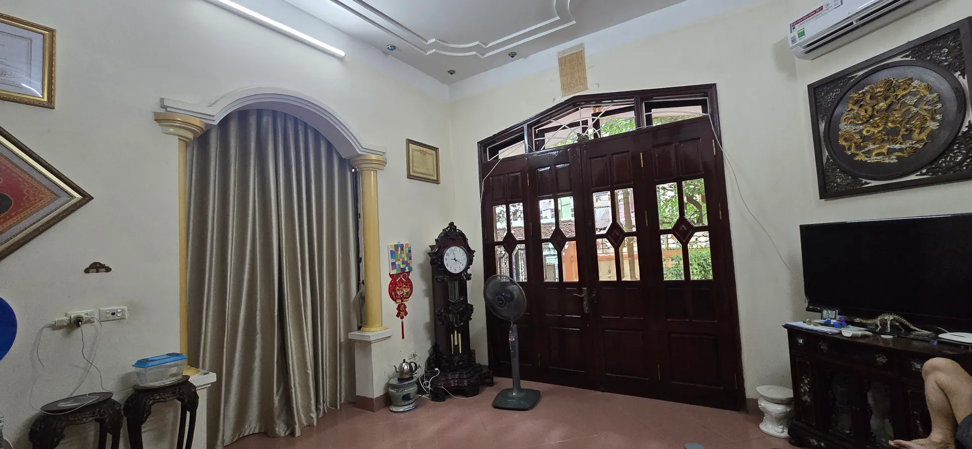 Bán Nhà BT Xuân Thủy. Cầu Giấy. Lô Góc. Ô Tô. DT 158m2. MT 25m. 4 Tầng. Giá 38.7 Tỷ