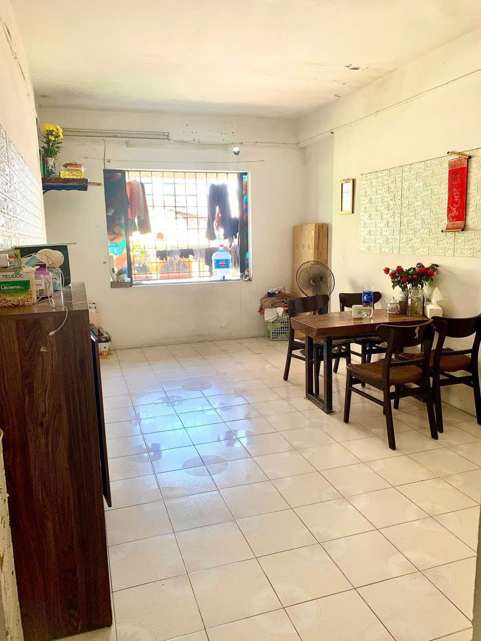 Cho thuê nhà chính chủ tại khu tập thể bưu điện Hoàng Cầu, ngõ 5 Láng Hạ. Nhà A _ phòng 402