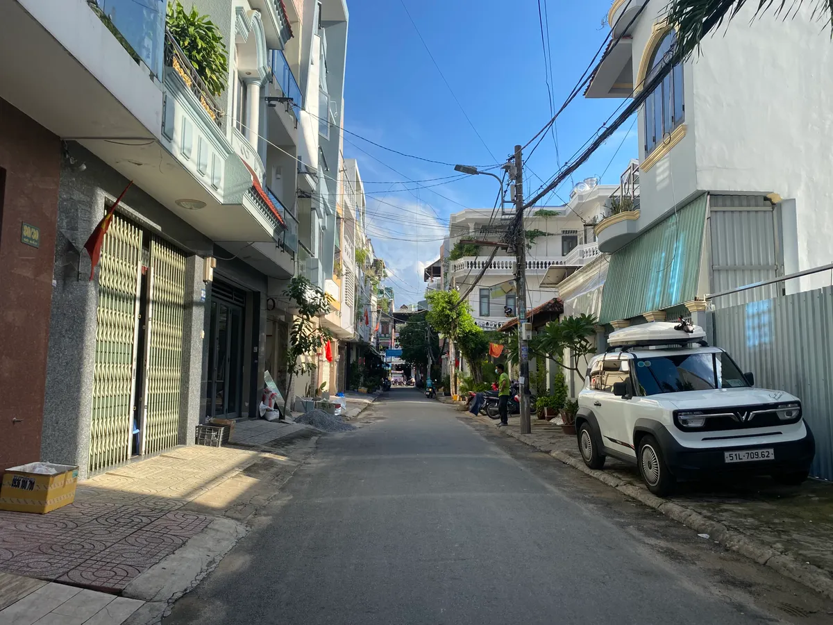 GÒ DẦU ,HẺM XE TẢI, LÔ GÓC ngang 5 , 2 MẶT THOÁNG ,4 TẦNG + SÂN THƯỢNG ,CHỈ 10.3 TỶ