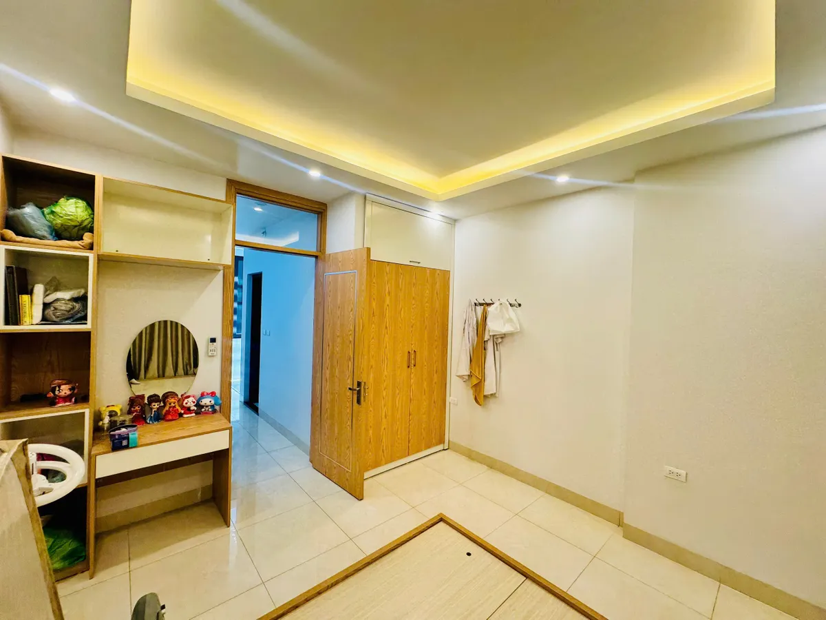 BÁN CĂN NHÀ LÔ GÓC MẶT NGÕ 168 HÀO NAM DT 46/48M2 – 2 MẶT NGÕ, 3 MẶT THOÁNG – SẴN Ô CHỜ THANG MÁY – XÂY 5 TẦNG.