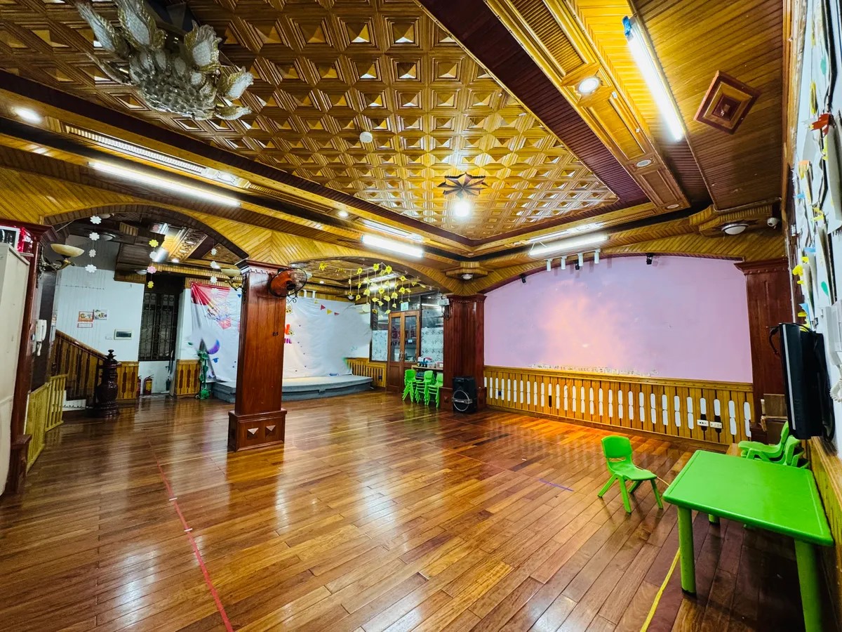 Biệt thự KĐT mới Dịch Vọng Thành Thái 305m2 4 nổi 1 hầm, mt khủng, dòng tiền 1 tỷ/năm