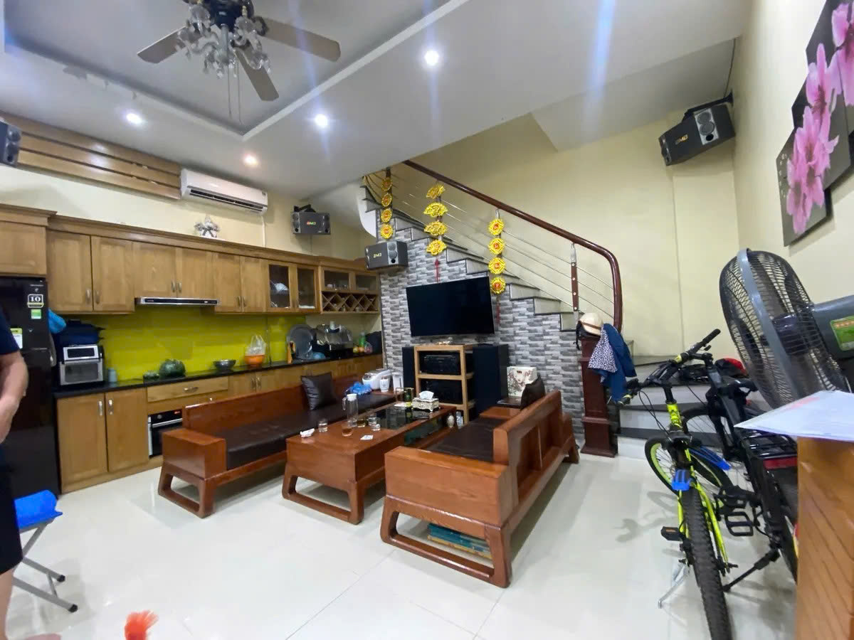 PHỐ ĐÀM QUANG TRUNG – 4 TẦNG KIÊN CỐ – Ô TÔ 7 CHỖ VÀO NHÀ – KINH DOANH ĐỈNH – 9.9 TỶ