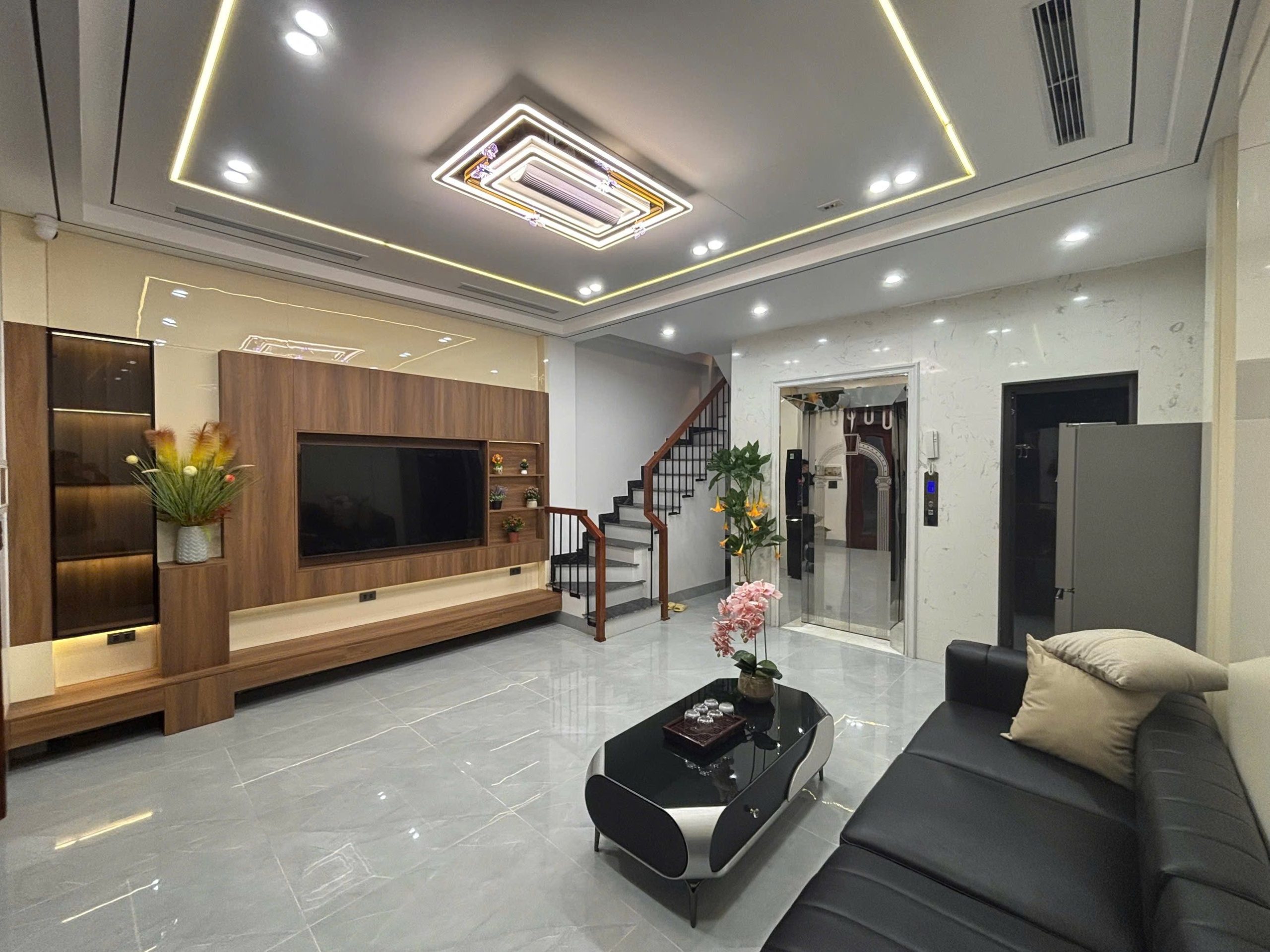 BÁN NHÀ NGUYỄN VĂN CỪ – 66M2 -MẶT TIỀN 5 M - 6 TẦNG THANG MÁY, FULL NỘI THẤT – NGÕ THÔNG NGỌC LÂM