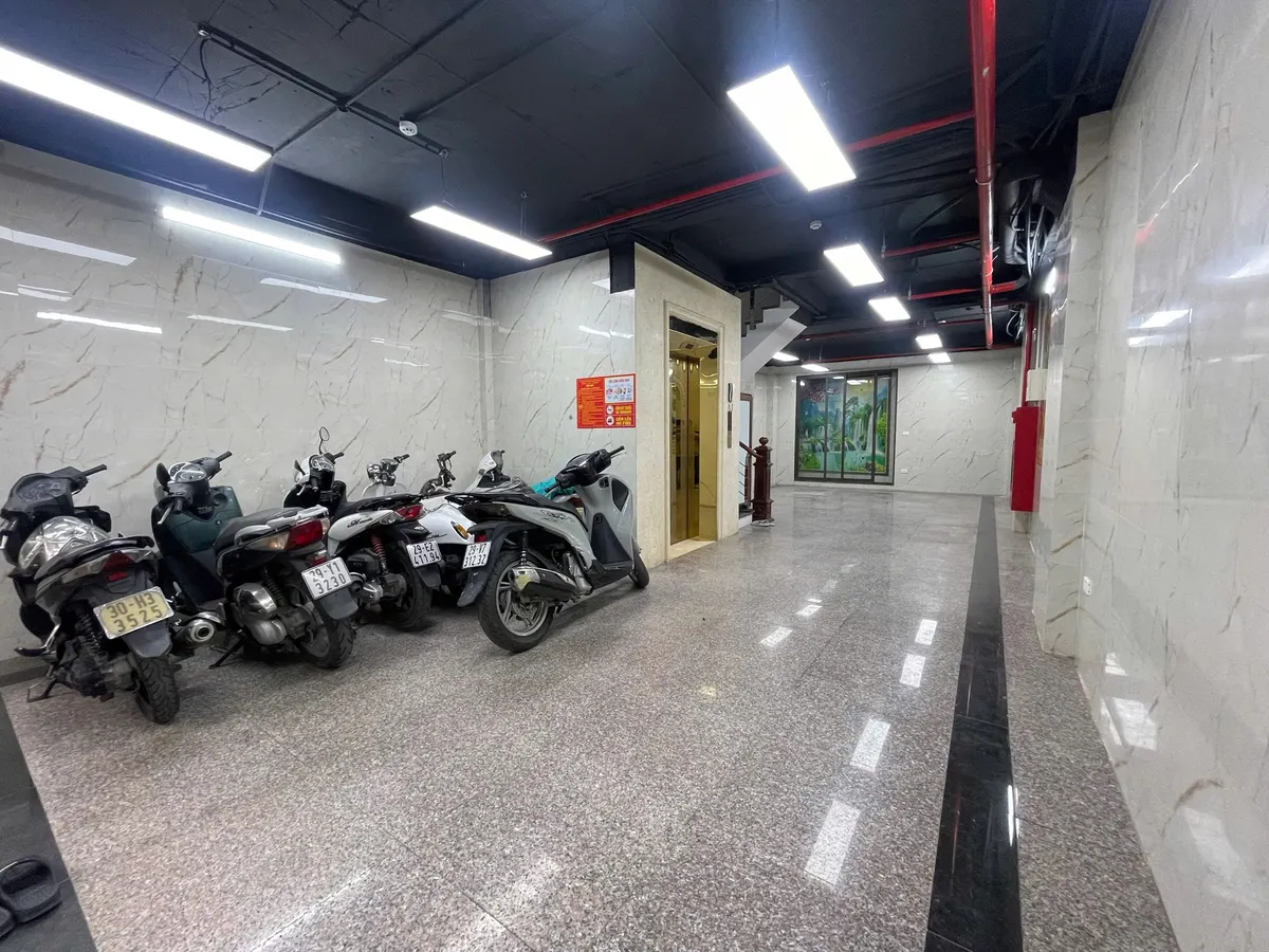 Bán CHDV phố Thịnh Quang - Đống Đa 95 m2 - 9 tầng - 2 thoáng vĩnh viễn - ô tô tránh dừng đỗ - 40 tỷ