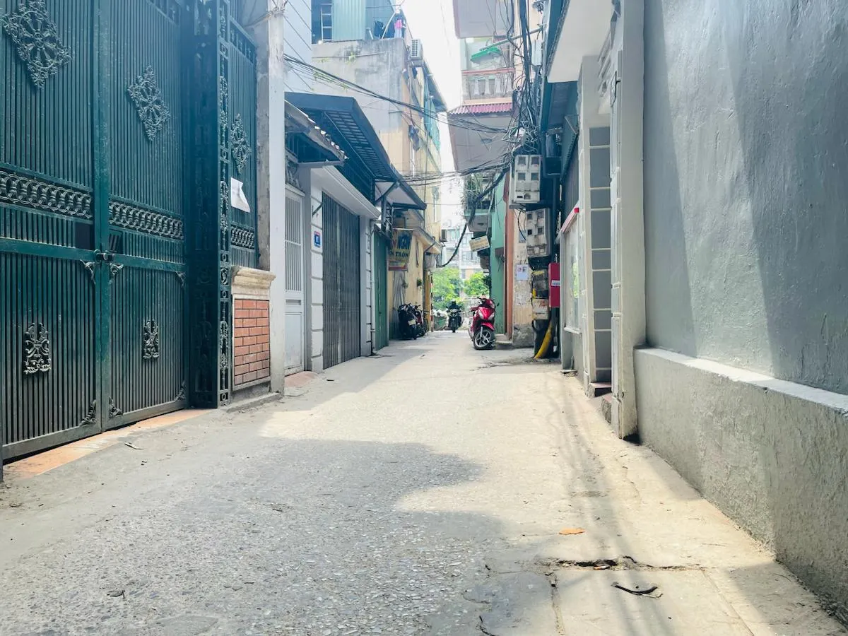 Bán Nhà Khương Trung. Thanh Xuân. Lô Góc. Ô Tô. DT 45m2. MT 6,2m. 4 Tầng. Giá 13,4 Tỷ