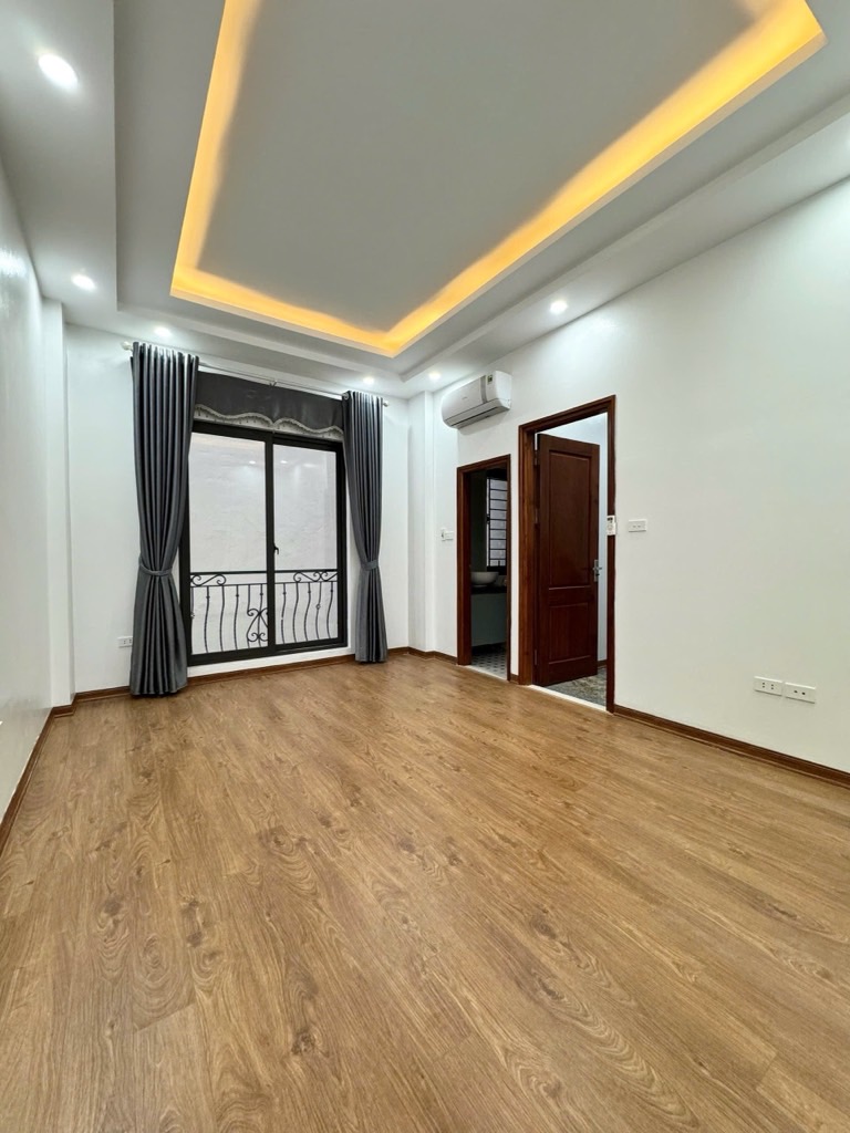 Siêu Phẩm Nhà Ngõ 24 Ngọc Lâm, Long Biên 33m2, 6T giá 8,25 tỷ (ô tô đỗ gần)