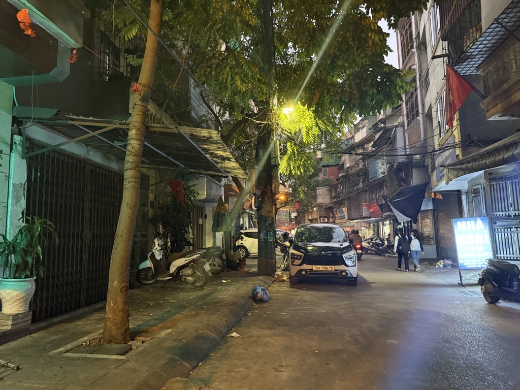 Bán đất phố 8 tháng 3 47M 2 thoáng vỉa hè ô tô tránh kinh doanh hai bà trưng