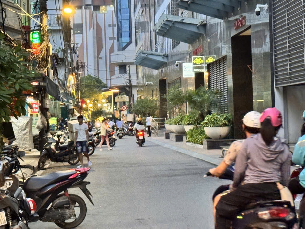 Bán nhà phố Lê Văn Lương – ô tô tránh, vỉa hè rộng, 76m², 4 tầng, sổ đỏ chính chủ, giá 28.5 tỷ