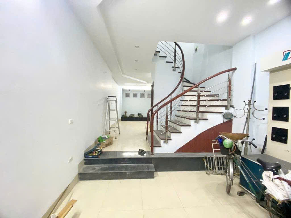 Bán nhà đường Khuất Duy Tiến – ô tô đỗ cửa, 50m², 4 tầng, sổ đỏ chính chủ, giá 17.5 tỷ