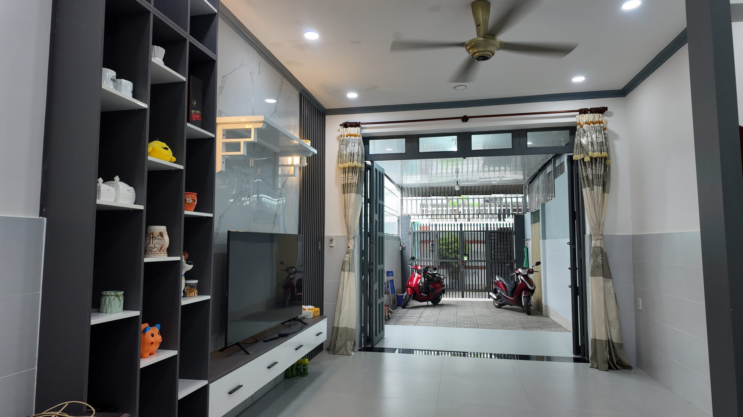 Nhà đẹp gần Hoàng Diệu 2, Thủ Đức, Gần DH Ngân Hàng – 100m² - Xe Oto - Nhẹ 6 Ty