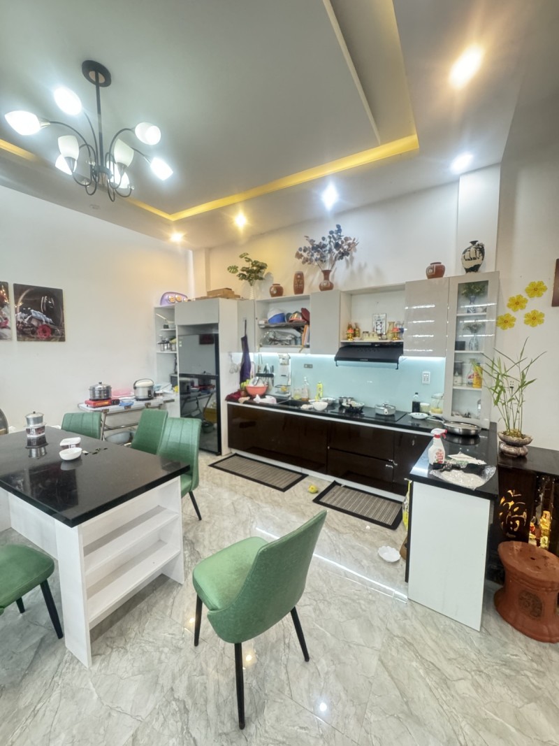 ♣ Nhà kiện gần MT Duy Tân khu Chợ Mới, 90m2, 4 tầng đúc, 4PN, còn mới, chất lượng, 6.5 tỷ