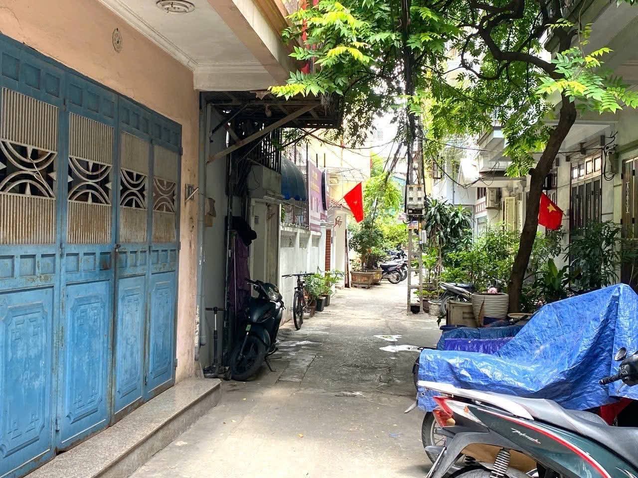 BÁN NHÀ ĐẸP HÀO NAM - Ô TÔ 5M - NHÀ KHUNG CỘT DÂN TỰ XÂY - GẦN PHỐ - SỔ VUÔNG ĐẸP ,,,