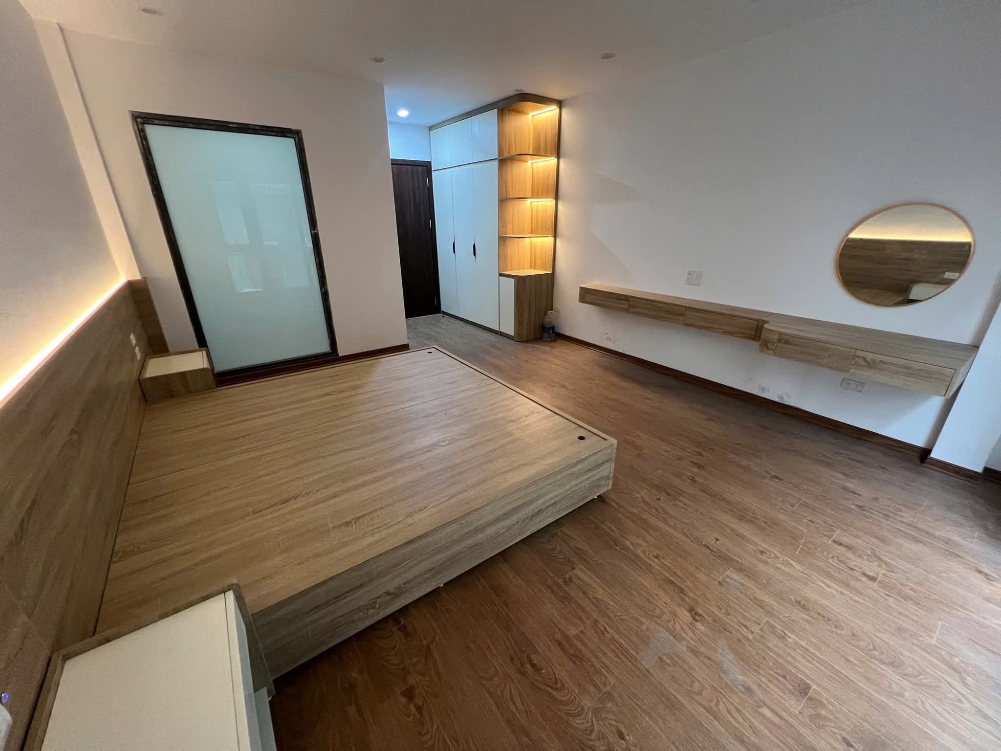 CỰC PHẨM ĐỐNG ĐA - PHỐ VIP NGÕ ĐẸP - SÁU TẦNG THANG MÁY - KINH DOANH GIA ĐÌNH - SỔ ĐỎ NÉT CĂNG - MẶT HÀNG SẮC NÉT