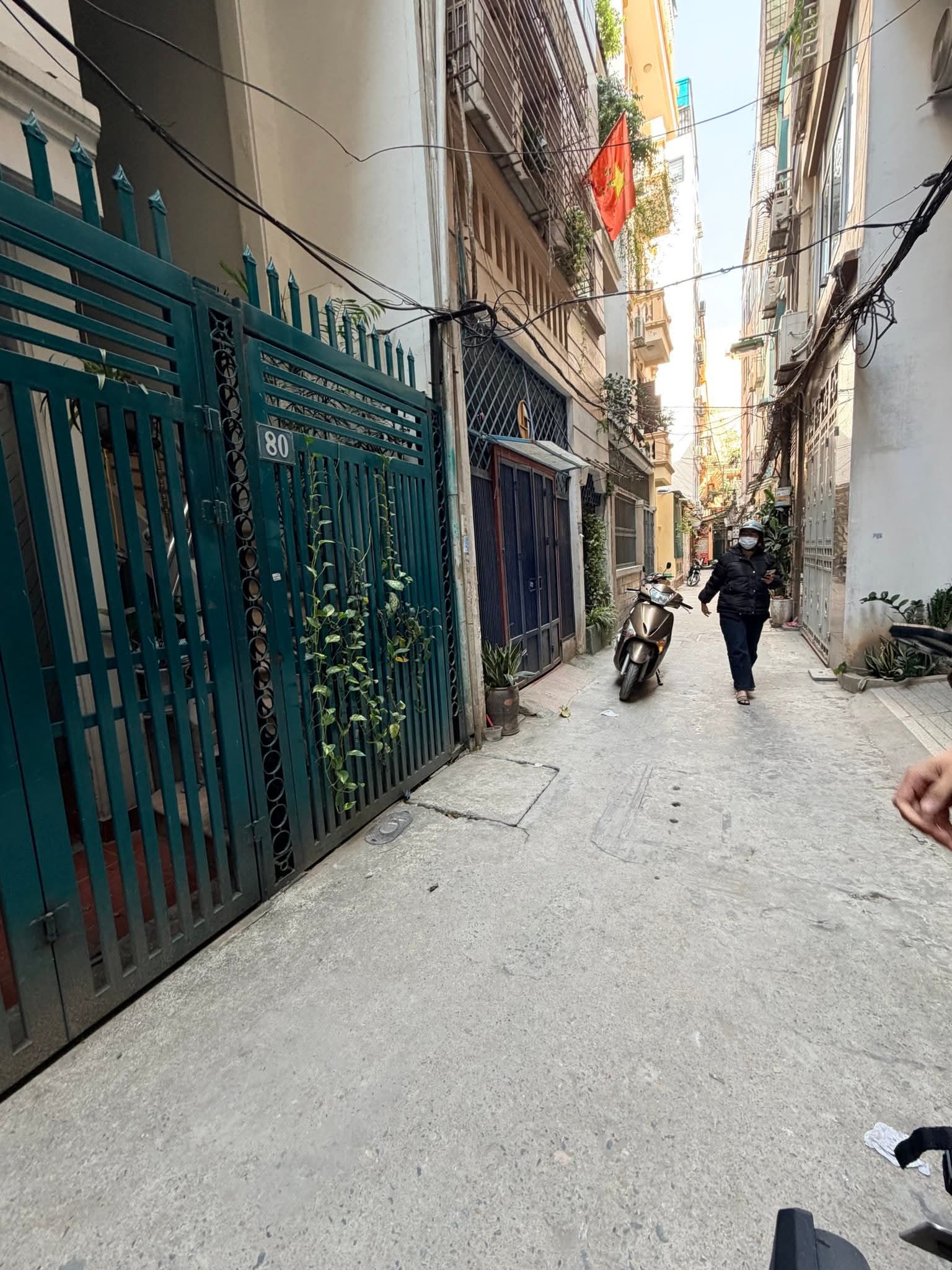 TRUNG TÂM QUẬN ĐỐNG ĐA - NHÀ DÂN XÂY CHẮC CHẮN - NGÕ THOÁNG - YÊN TĨNH Ở SƯỚNG - SỔ ĐỎ VUÔNG VẮN