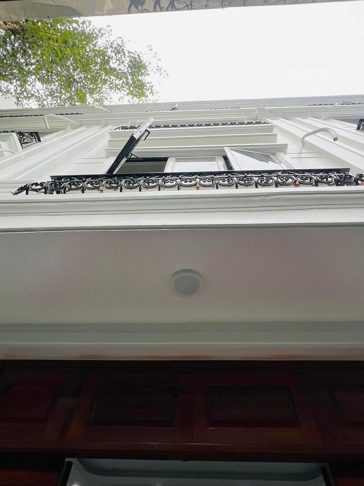 PHAN KẾ BÍNH - TÂY HỒ BA ĐÌNH - Ô TÔ ĐỖ CỔNG - MỘT BƯỚC RA PHỐ - NHÀ MỚI KÍNH KOONG - NỘI THẤT SANG XỊN - SỔ ĐỎ HOA HẬU ,,