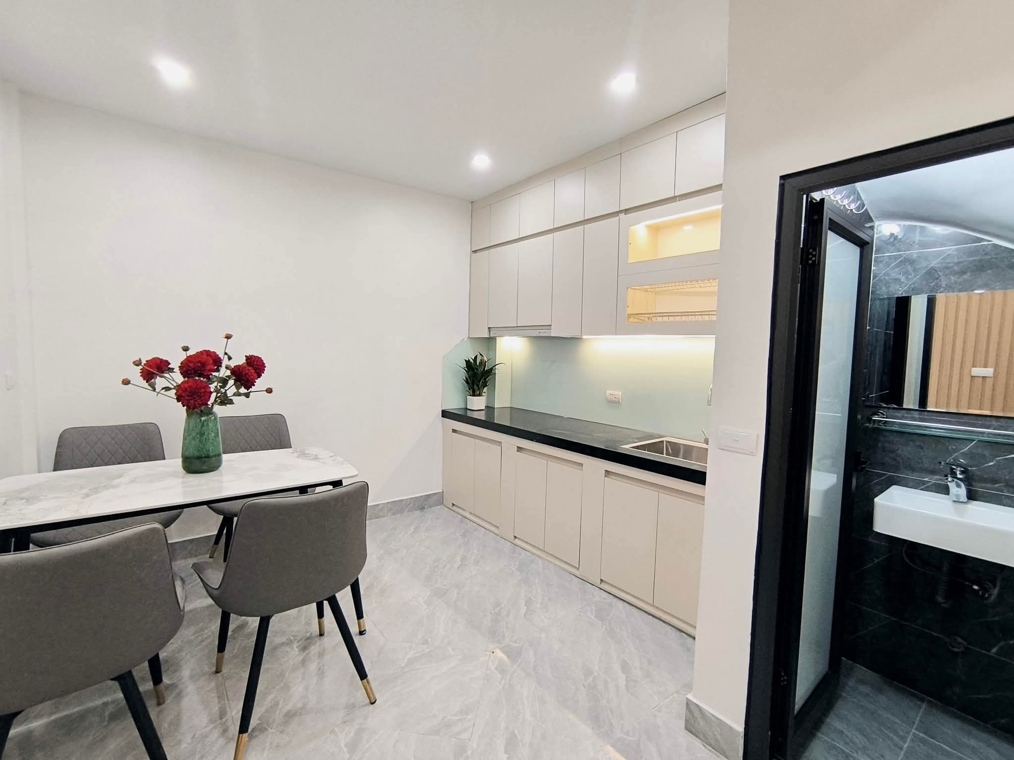 Bán chung cư phạm Văn Đồng , 68m2 view thoáng mát tầng cao , 2 ngủ+1wc+ 1 khách+1 bếp Giá 6, 5tỷ