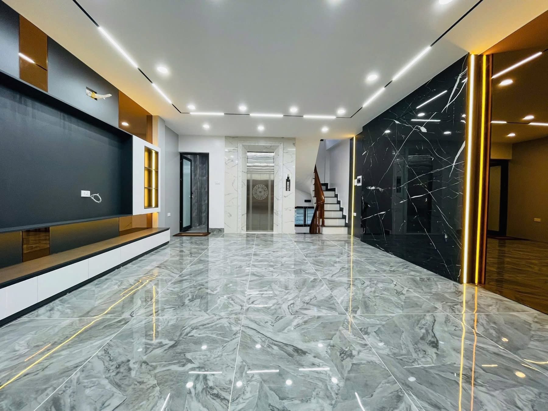 NHÀ ĐẸP, VỪA Ở VỪA KINH DOANH, THANG MÁY, NGÕ THÔNG, SÁT PHỐ TRUNG TÂM CẦU GIẤY.