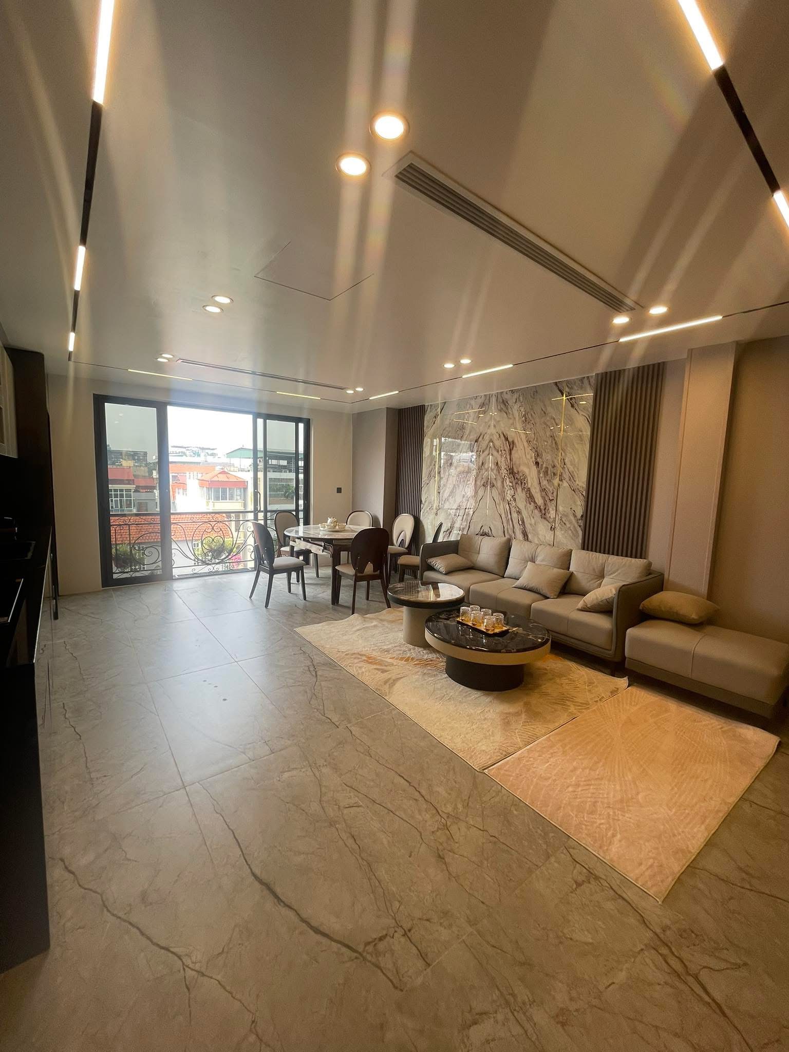 CHỈ 28 TỶ SỞ HỮU NHÀ ĐẸP PHỐ TRẦN DUY HƯNG, 7 TẦNG, THANG MÁY, GARA Ô TÔ, SÁT PHỐ.