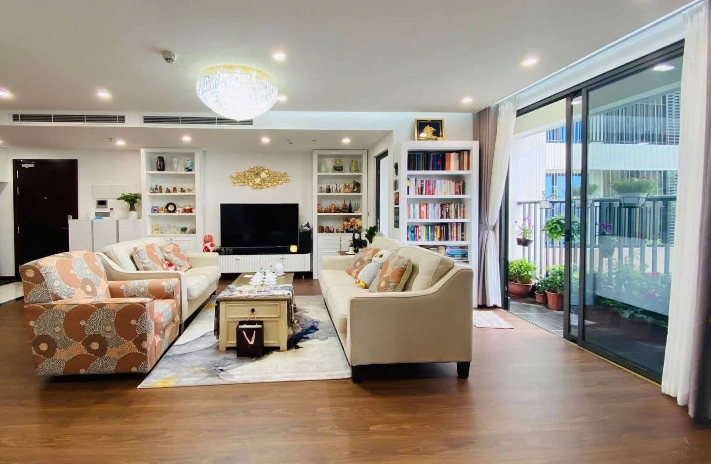 NHÀ VỊ TRÍ ĐẸP, Ô TÔ ĐỖ CỬA, SÁT PHỐ, LÔ GÓC, VỪA Ở VỬA KINH DOANH PHỐ TRẦN KIM XUYẾN.