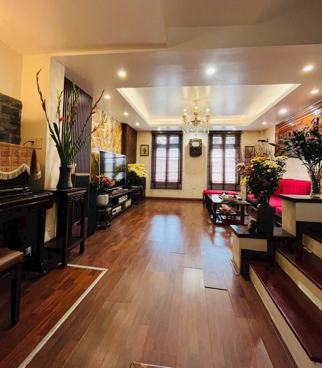 NHÀ PHÂN LÔ PHỐ TRẦN KIM XUYẾN, VỊ TRÍ ĐẸP, VỈA HÈ, Ô TÔ TRÁNH, KINH DOANH ĐỈNH.