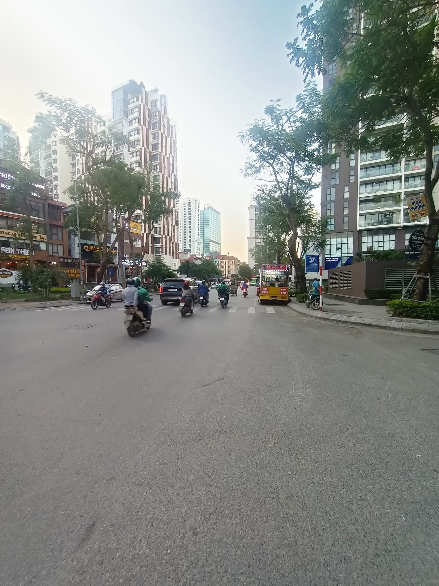 DUY NHẤT CĂN MẶT PHỐ TRẦN KIM XUYẾN- MẶT TIỀN 5M- VỈA HÈ RỘNG- KINH DOANH ĐỈNH.