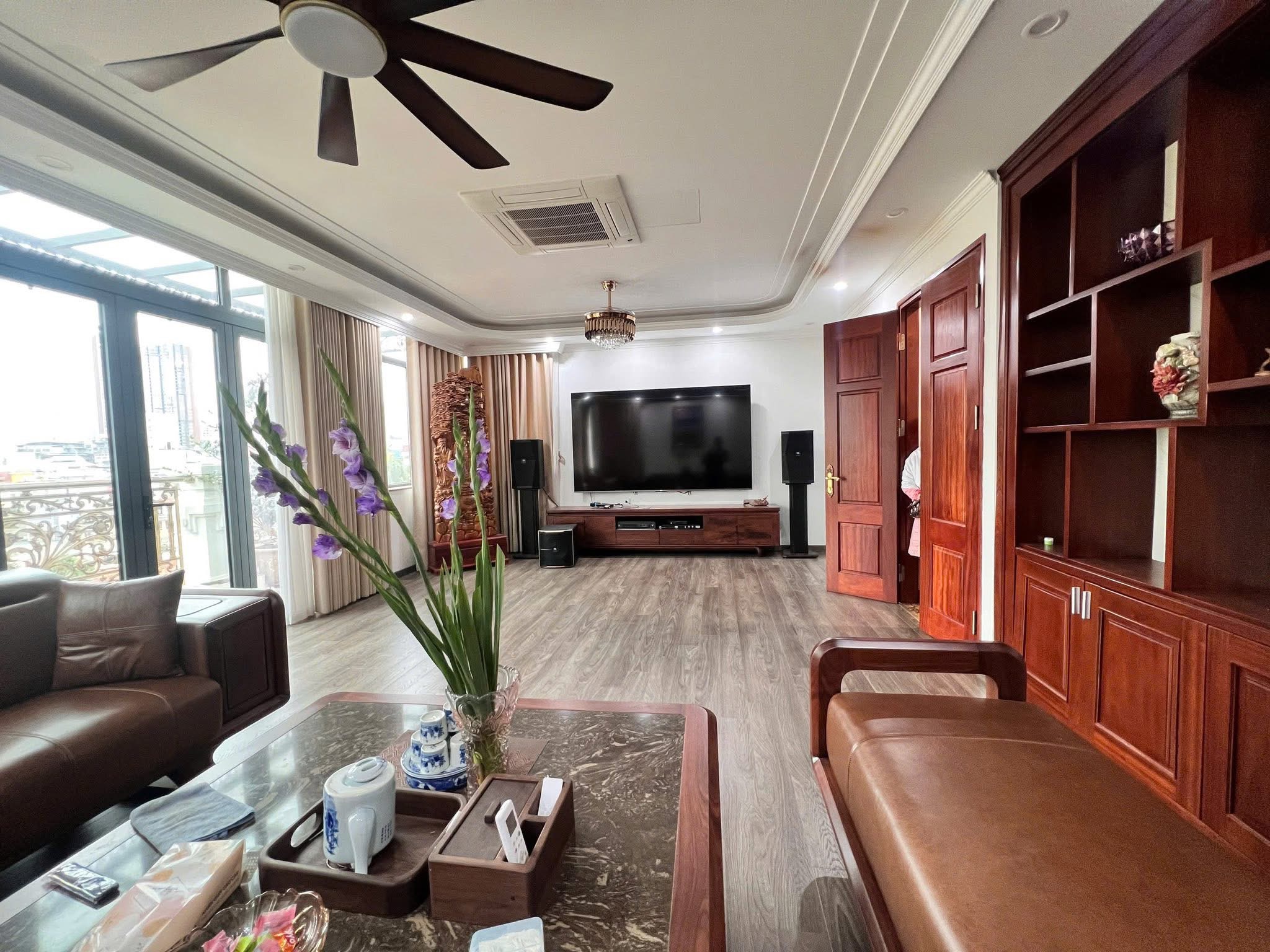 NHÀ 6 TẨNG, PHÂN LÔ PHỐ TRẦN DUY HƯNG, VỊ TRÍ ĐẸP, KINH DOANH ĐỈNH, VỈA HÈ, Ô TÔ TRÁNH.