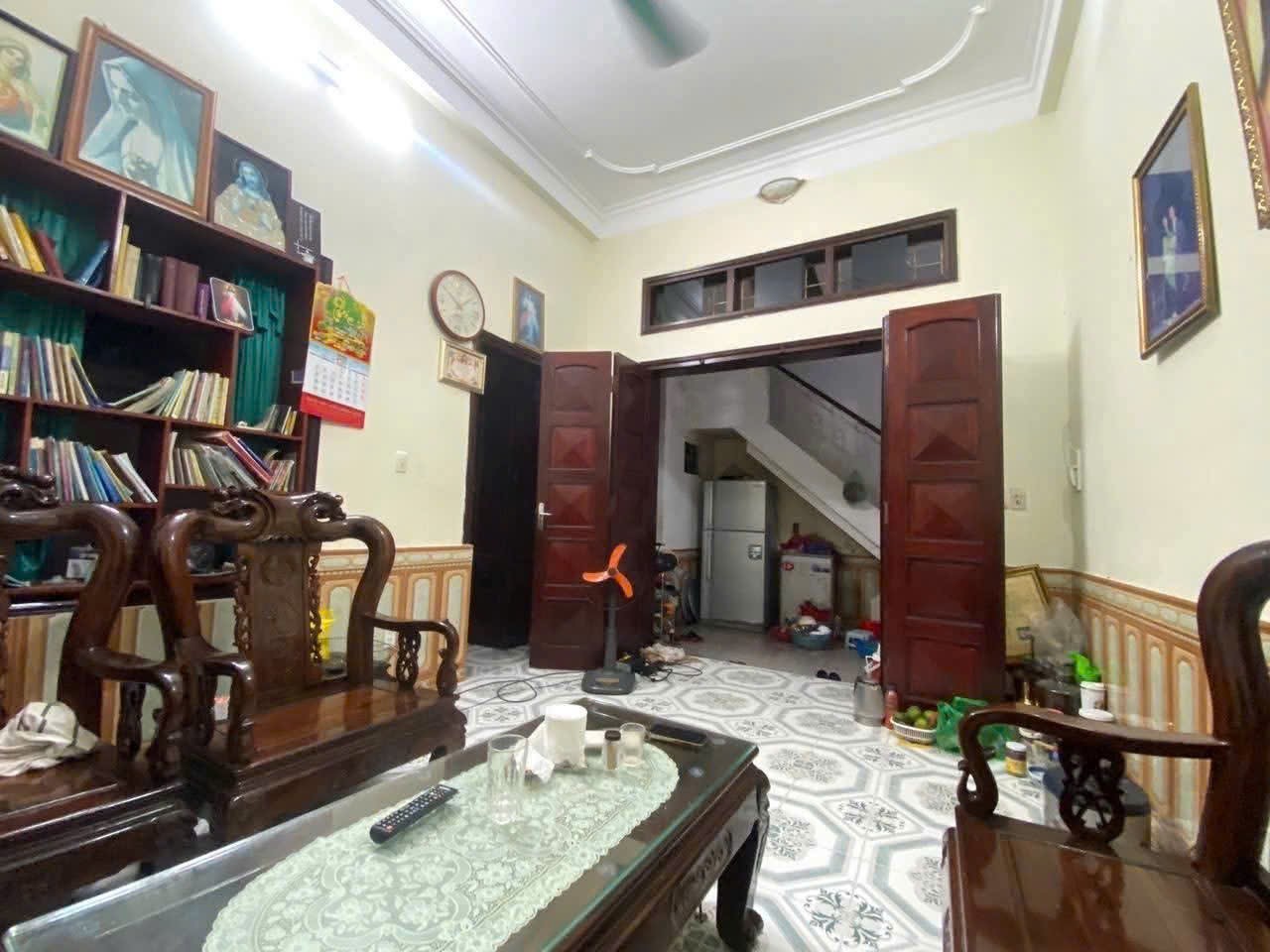 BÁN NHÀ ĐẸP HÀO NAM - Ô TÔ 5M - NHÀ KHUNG CỘT DÂN TỰ XÂY - GẦN PHỐ - SỔ VUÔNG ĐẸP...