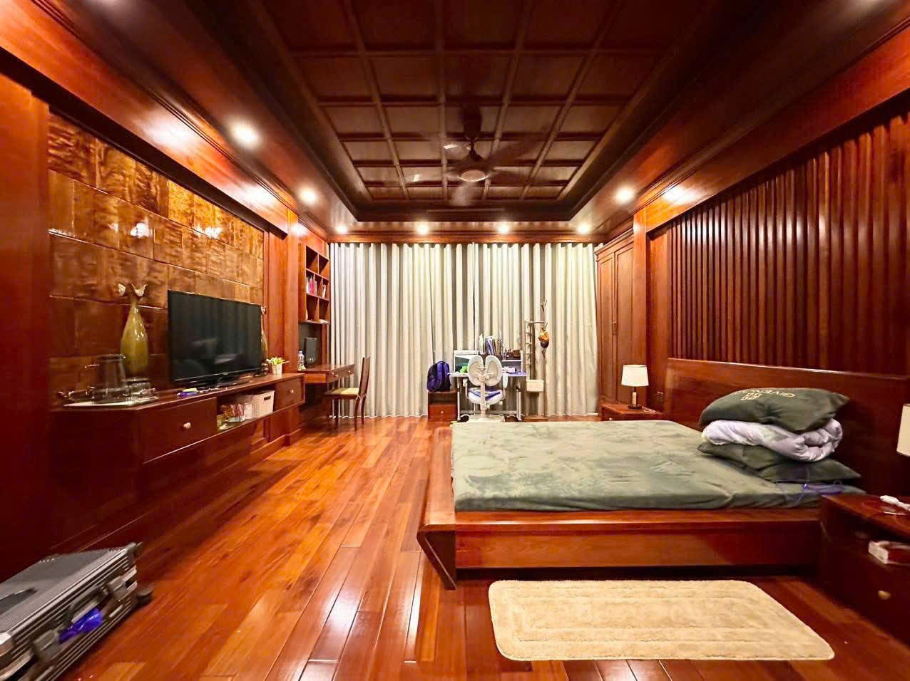 Nhà mặt phố Bạch Mai DT65m×5T MT. Giá 32,6 tỷ