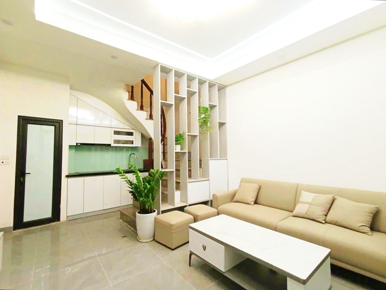 HỒ TÙNG MẬU, CẦU GIẤY - 35M2, 5 TẦNG, 8.6 TỶ - NGÕ NÔNG, RỘNG - 10M RA Ô TÔ - FULL NỘI THẤT