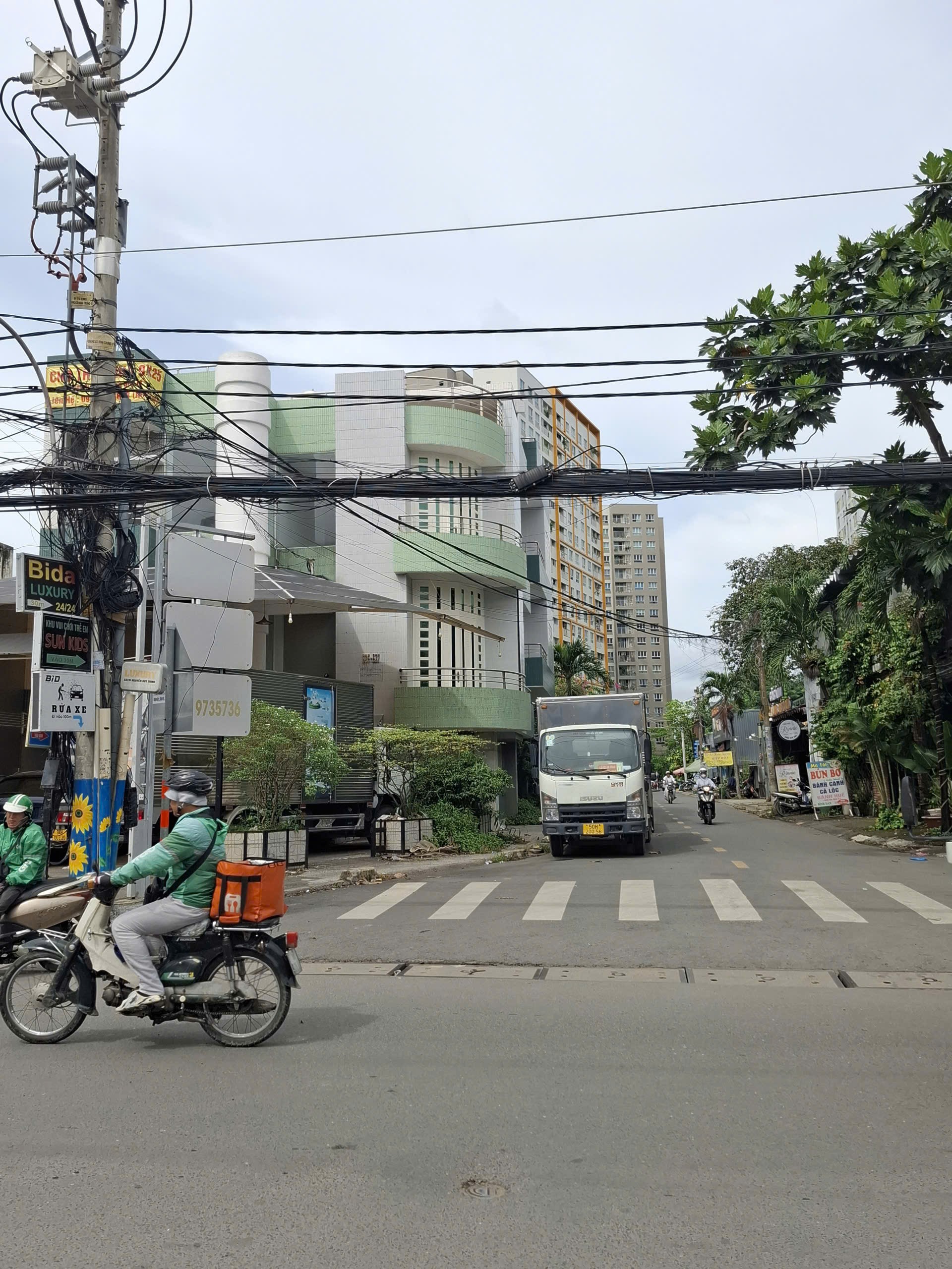 Bán nhà 2 mặt tiền Nguyễn Duy Trinh Quận 2 giá 99 tỷ