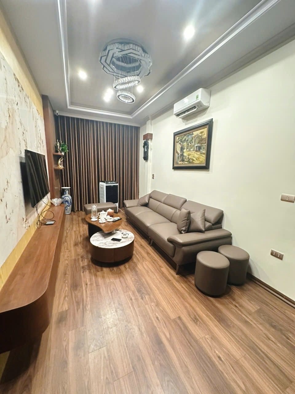 SIÊU PHẨM CẦU GIẤY - MẶT TRƯỚC MẶT PHỐ - MẶT SAU PHÂN LÔ - KINH DOANH SẦM UẤT - NHÀ DÂN KIÊN CỐ - 40M2 - 5 TẦNG - 30 TỶ