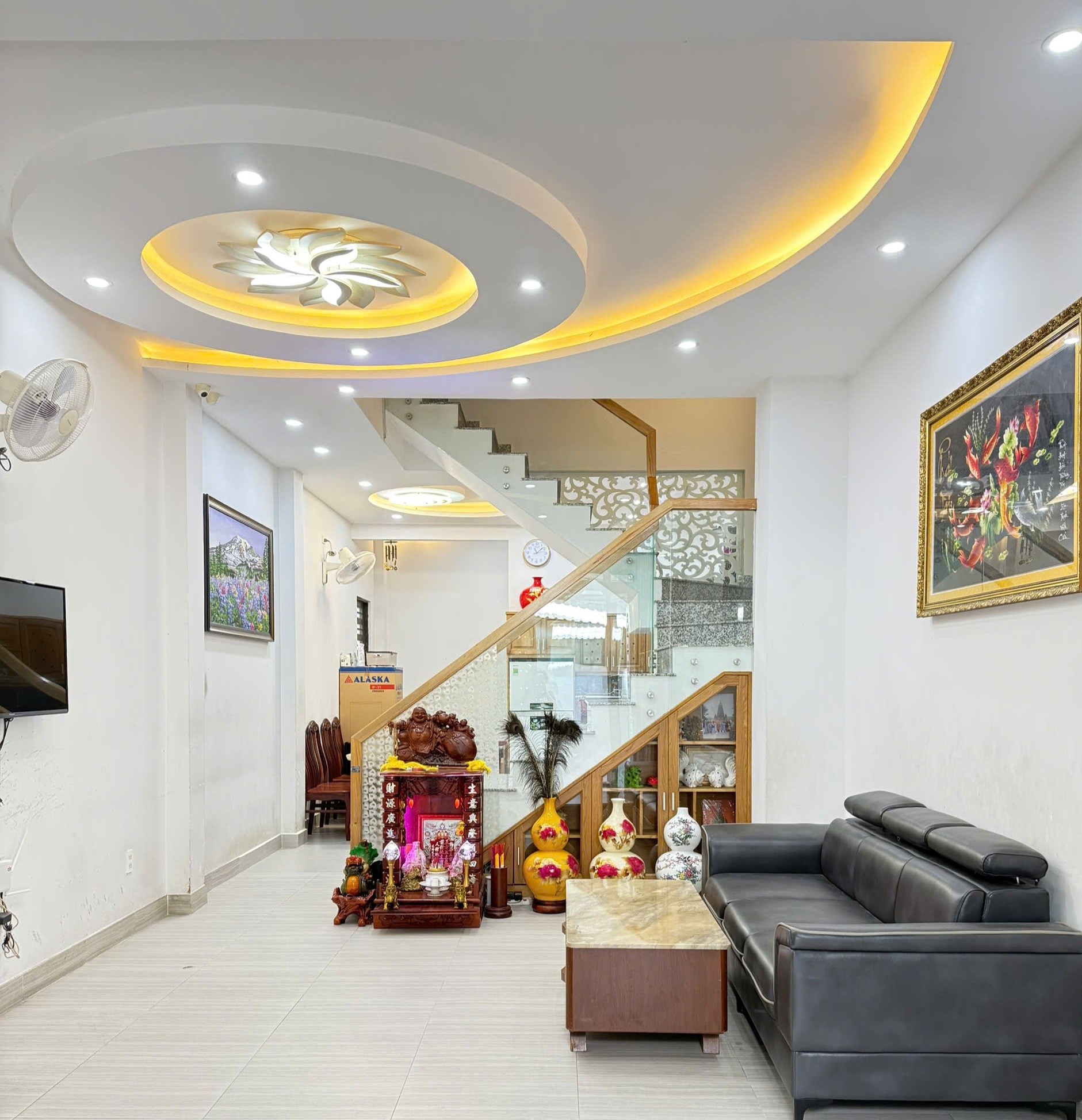 Bán Nhà Đi Định Cư Căn Góc Quận 3 - 4 Tầng - DTSD 211m² - Không Lộ Giới - Hoàn Công Đủ - Chỉ 11,5 Tỷ Nội Thất Hàng Thiết Kế Riêng Từng Chi Tiết