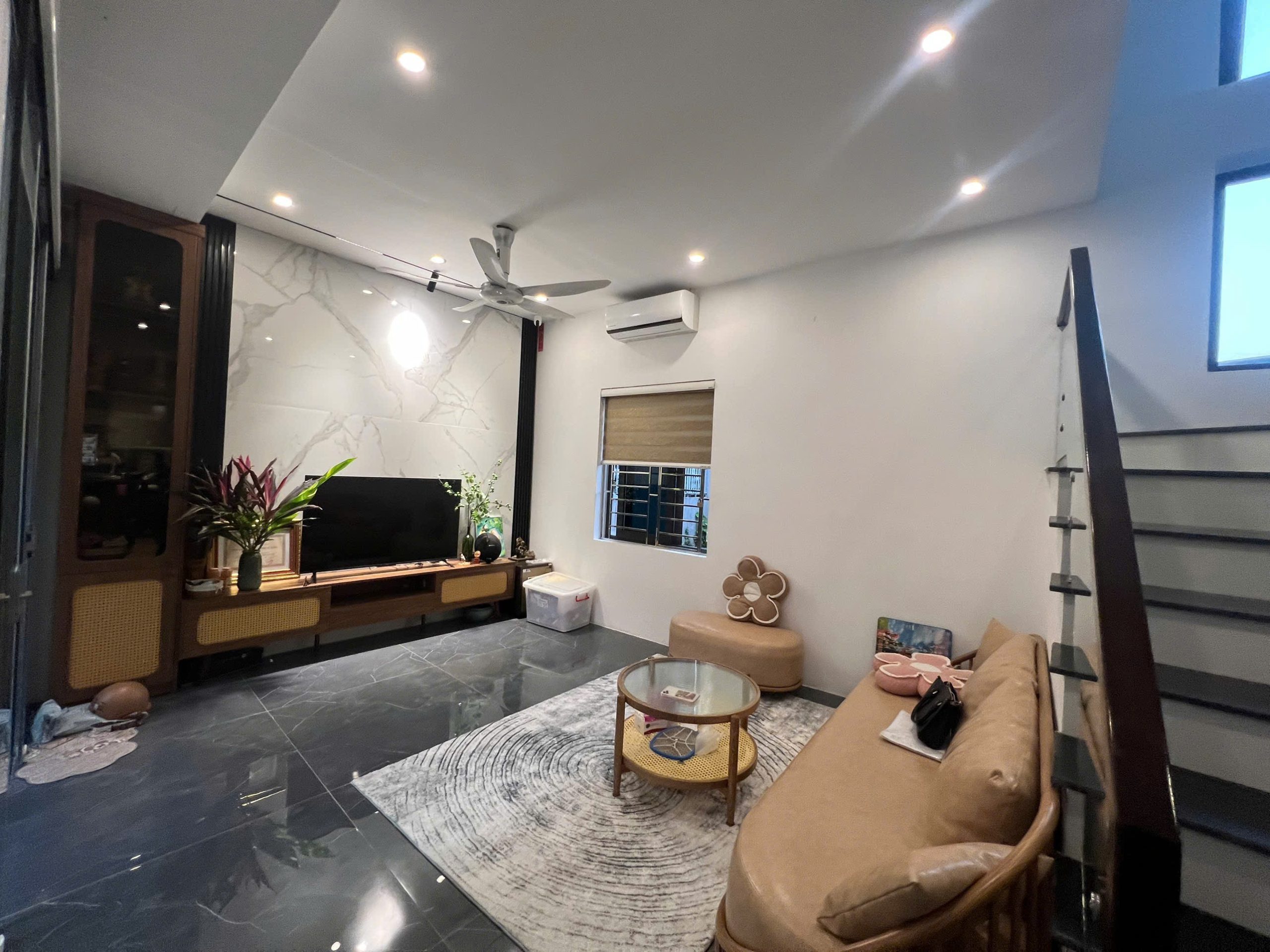 TỨ HIỆP - DIỆN TÍCH 40M - Ô TÔ ĐỖ CỔNG - TẶNG FULL NỘI THẤT