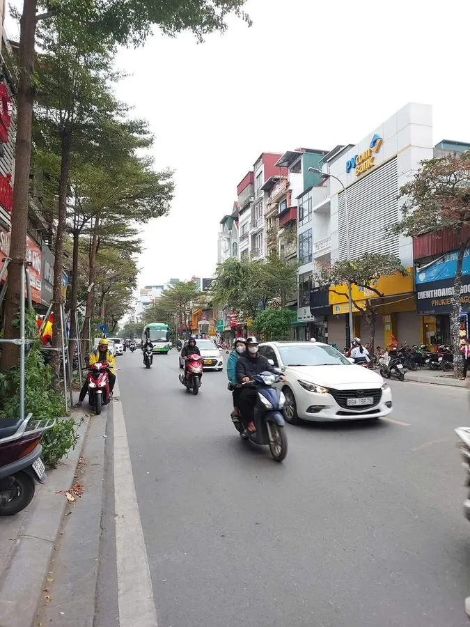 MẶT PHỐ KHÂM THIÊN – VỈA HÈ MÊNH MÔNG, KINH DOANH SẦM UẤT MỞ CỬA LÀ CÓ TIỀN . Vị trí siêu đẹp – Giao thương thuận tiện – Sinh lời bền vững!