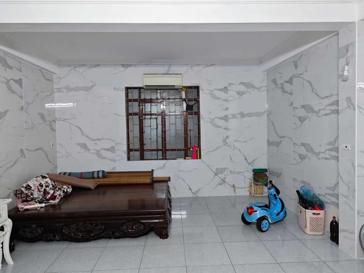 NHÀ MỚI ĐẸP - VỀ Ở NGAY- MẶT NGÕ CÁCH PHỐ 30M CÓ SÂN ĐỂ XE - GẦN CHỢ GIAO THƯƠNG THUẬN TIỆN