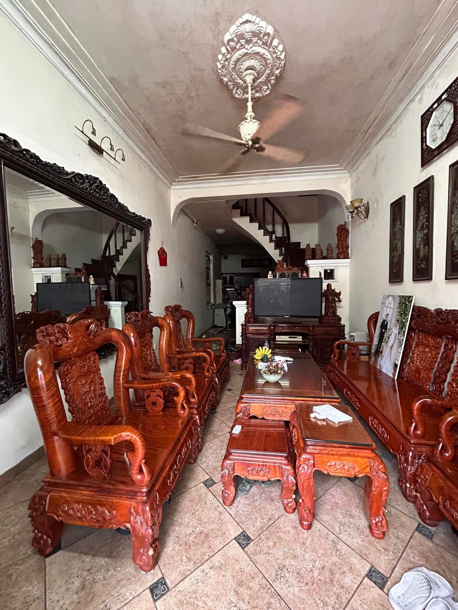 BÁN NHÀ MẶT PHỐ ĐẠI CỒ VIỆT 52 m2 x3 Tầng mặt tiền 8,2 m giá 45 tỷ