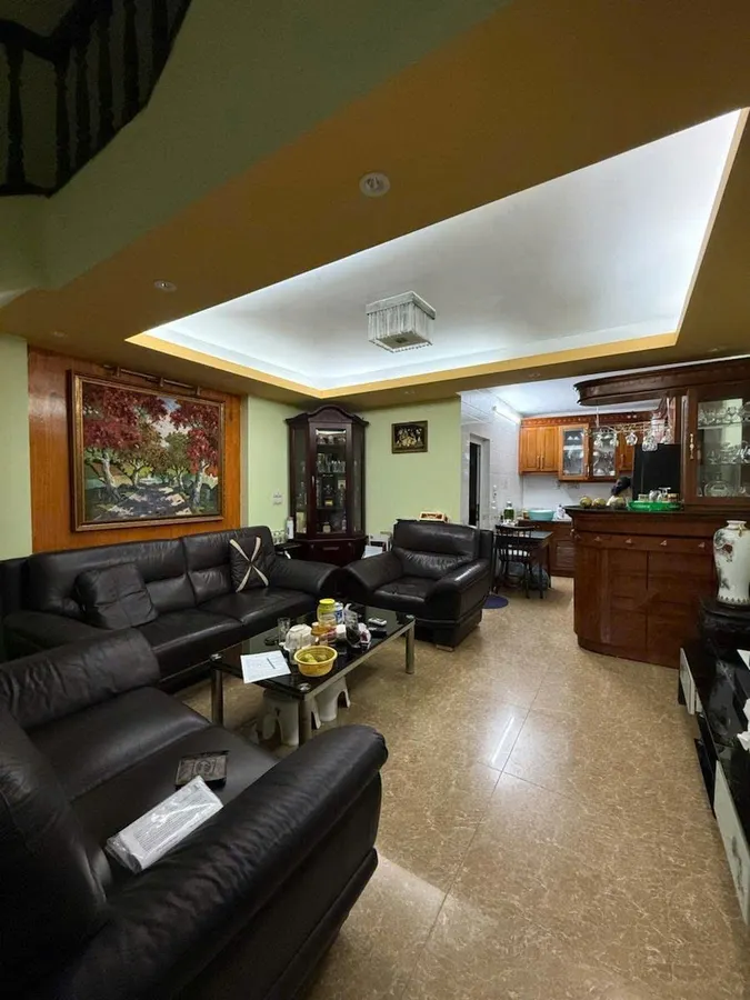 GIA ĐÌNH VUI VẺ ĐÓN MUA NHÀ THÁI THỊNH 36 m2 x5 tầng giá 12,5 tỷ