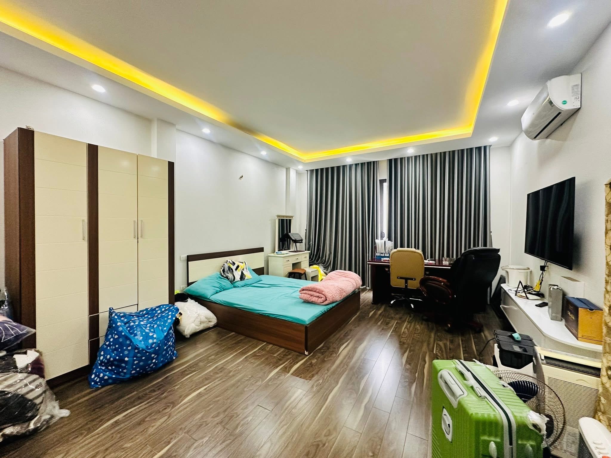 Ô TÔ ĐỖ CỔNG NHÀ ĐẠI LÀ 54 m2 x 4 tầng MT 4,5 giá 12,8 tỷ