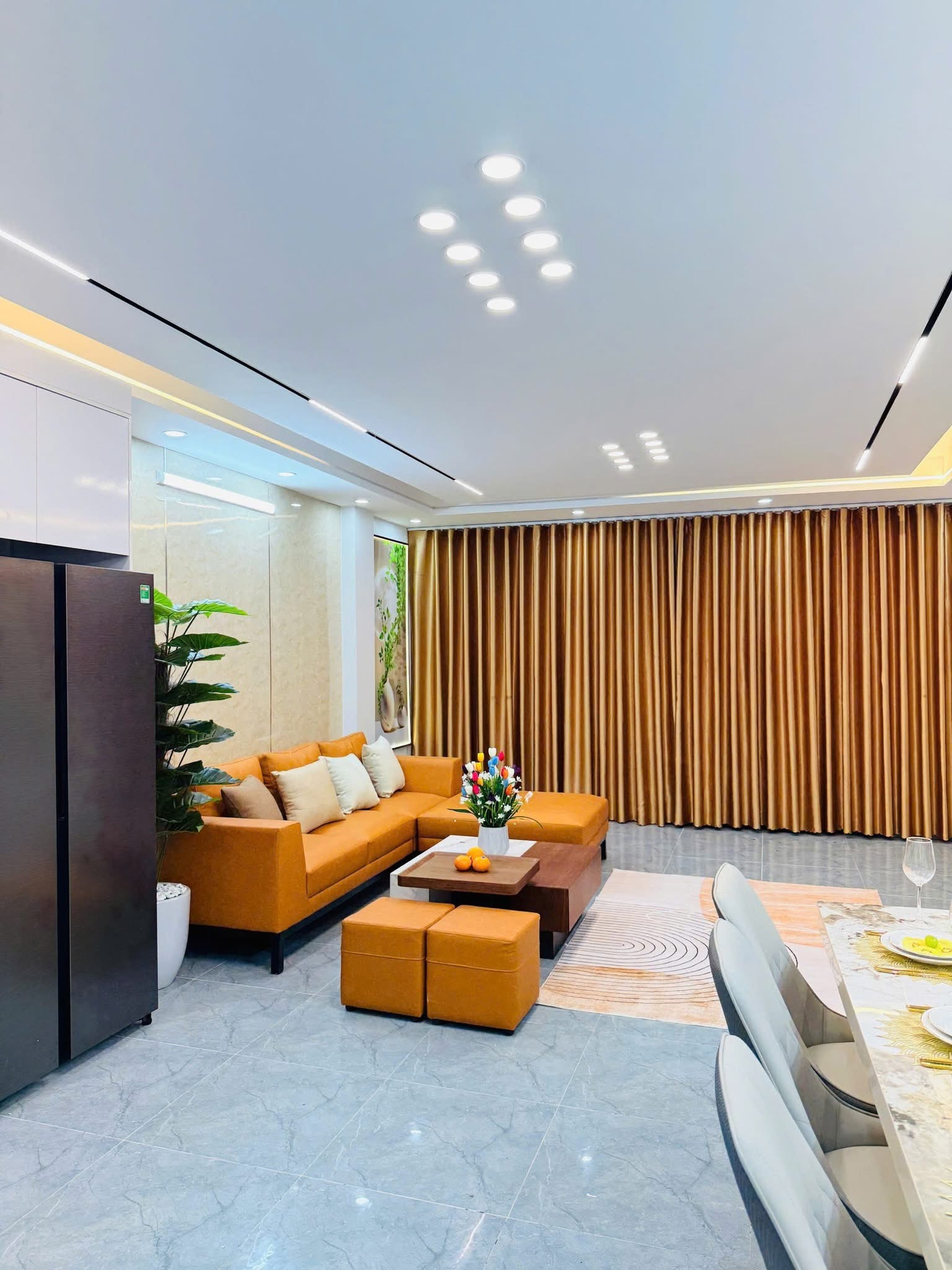 HẠNH PHÚC ĐONG ĐẦY KHI MUA NHÀ VÕ THỊ SÁU 45 m2 x 5 TẦNG THANG MÁY MT 5 m giá 12,6 tỷ