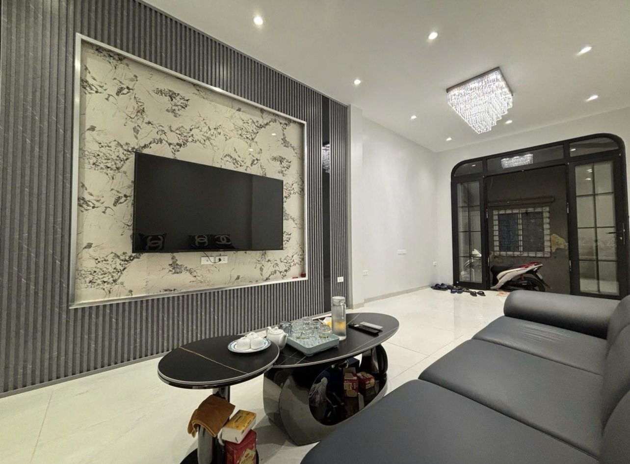 NHÀ MỚI TINH TRUNG TÂM ĐỐNG ĐA, 7 TẦNG THANG MÁY, NGÕ NÔNG , Ở SƯỚNG , CHỈ VIỆC SÁCH VA LY ĐẾN Ở