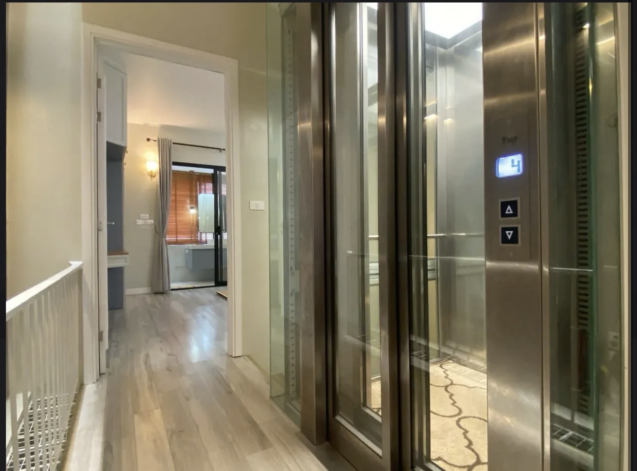 BÁN NHÀ SIÊU ĐẸP, THANG MÁY NHẬP KHẨU VIP CAO CẤP. CÓ 102 TẠI THỊ TRƯỜNG .HAI MẶT NGÕ, KINH DOANH SẦM UẤT