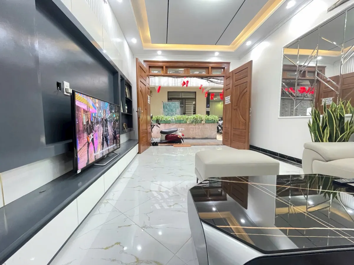 BÁN NHÀ MỚI COONG THANG MÁY - Ô TÔ CỰC GẦN - 10m ÔTÔ TRÁNH - BÃI XE GẦN NHÀ NGÕ THÔNG BÀN CỜ VÀI BƯỚC CHÂN RA CHỢ HOA