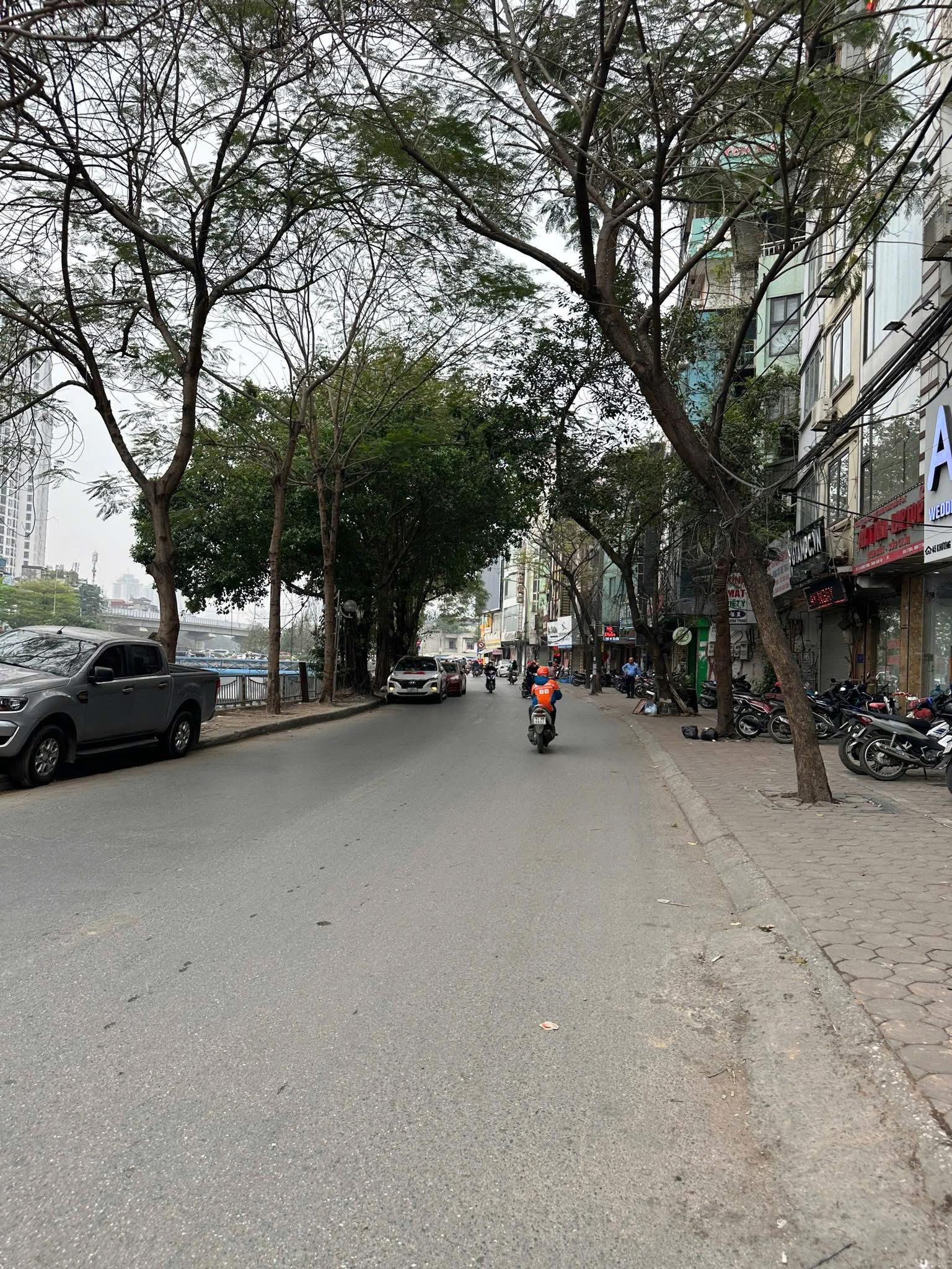 Ban nha Ngã Tư Sở 52m2 5 Tầng Mặt tiền 8m2- CCMN mặt tiền rộng-lô góc-Ngõ nông thông đi bộ ra Roaycity-full nội thất-nhỉnh 12 tỷ