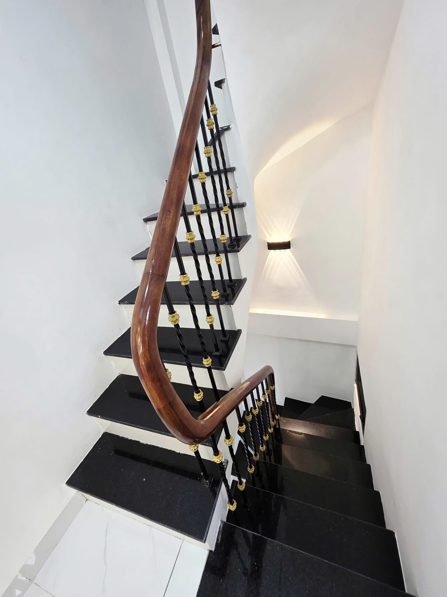 PHÂN LÔ Ô TÔ TRÁNH, NGÕ 6 PHỐ MẠC THÁI TỔ DT 55m x 5T, MT 4,1m GIÁ CHÀO 26,5 TỶ