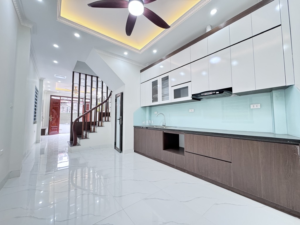 Chính Chủ B.án Nhà HỌC VIỆN TÀI CHÍNh 42M/5 Tầng Lô Góc,Mỗi Tầng 2P Thoáng Giá 8.xT.ỷ-Vừa Ở Vừa Cho Thuê..Sổ Sẵn GD,LH/Zalo:0329107073